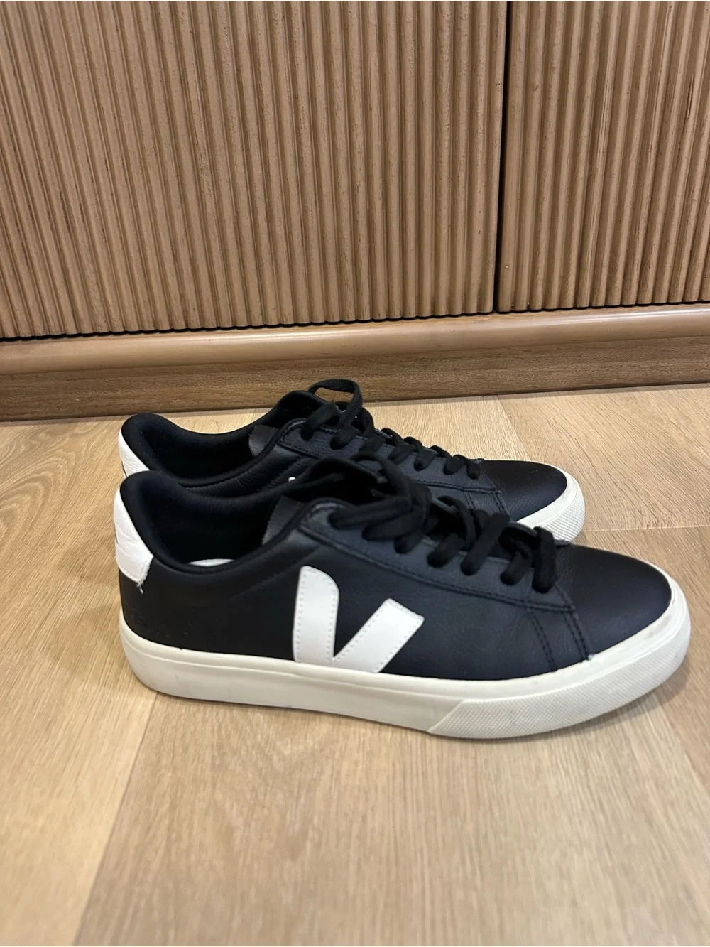 Veja Womens Campo Leather Trainer Black White size 9
